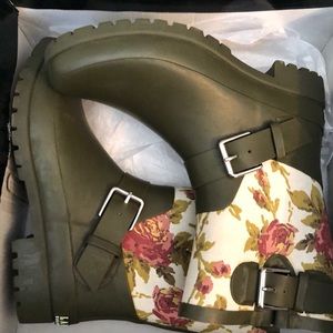 RALPH LAUREN RAIN BOOTS! NEVER WORN!